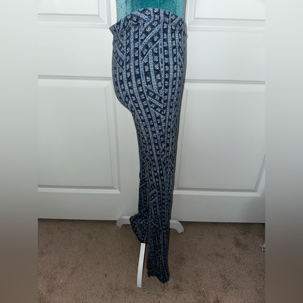 Patterned flare pants 👖✨ - Picture 2 of 4